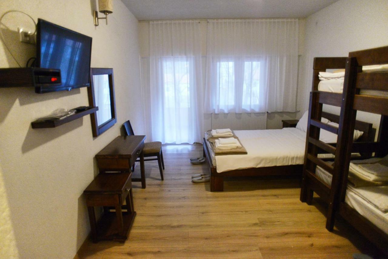 Restoran Sa Prenocistem Gornjak Krepoljin Extérieur photo